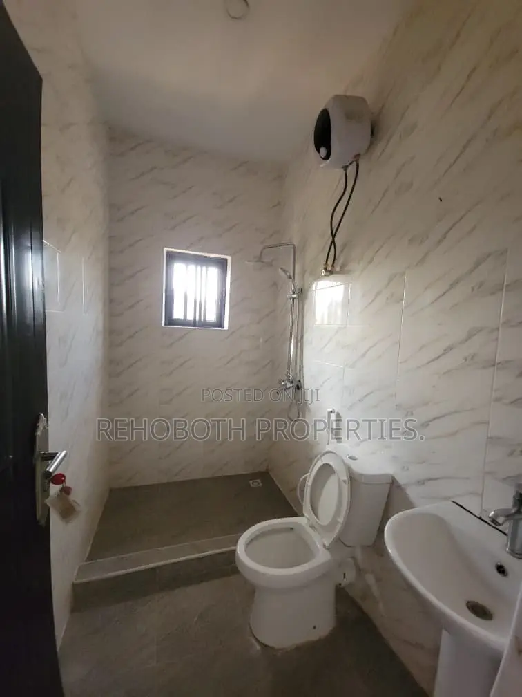 3bdrm Apartment in Opposite Mardie, Akala Express for rent
