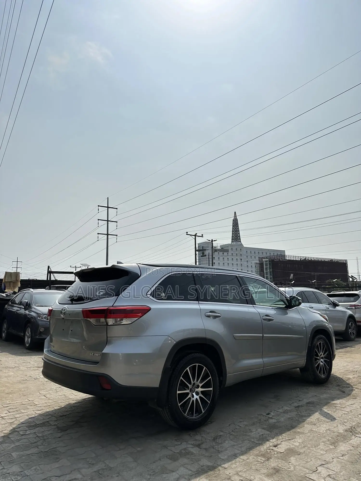 Toyota Highlander SE 4x4 V6 (3.5L 6cyl 8A) 2018 Silver