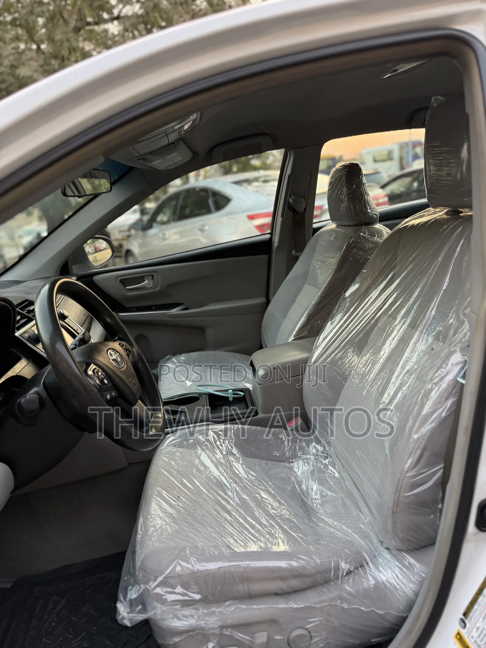Toyota Camry LE 4dr Sedan (2.5L 4cyl 6A) 2017 White