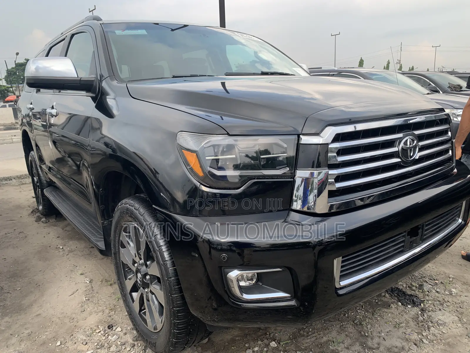 Toyota Sequoia Platinum 4dr SUV 4WD (5.7L 8cyl 6A) 2016 Black