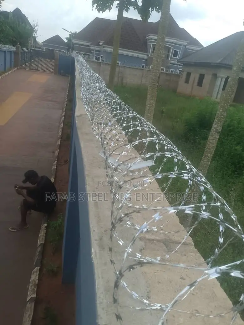 Wholesale and Distributor Galvanized Anti Rust Razor Wire