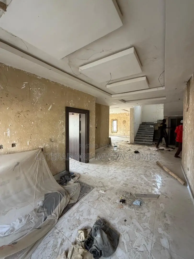5bdrm Duplex in Durumi for sale
