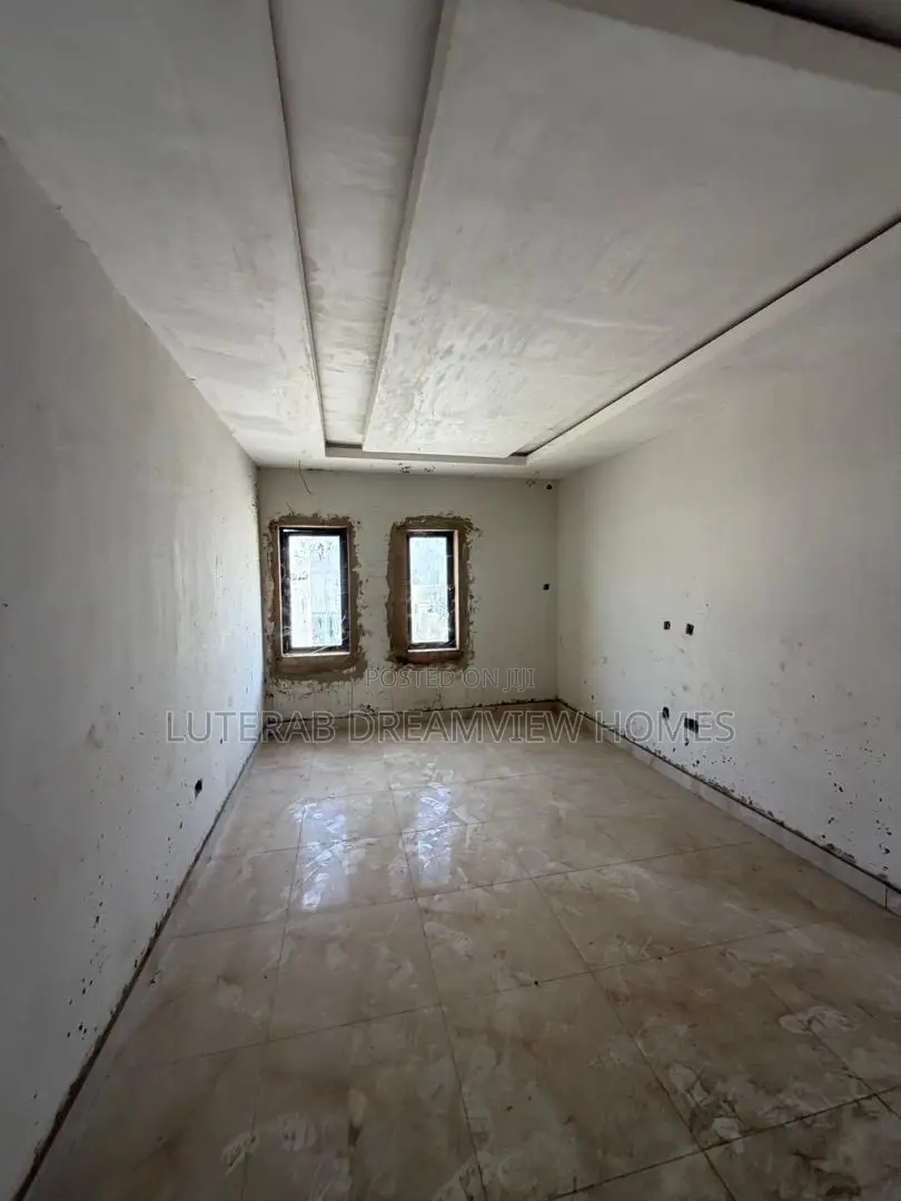 5bdrm Duplex in Durumi for sale