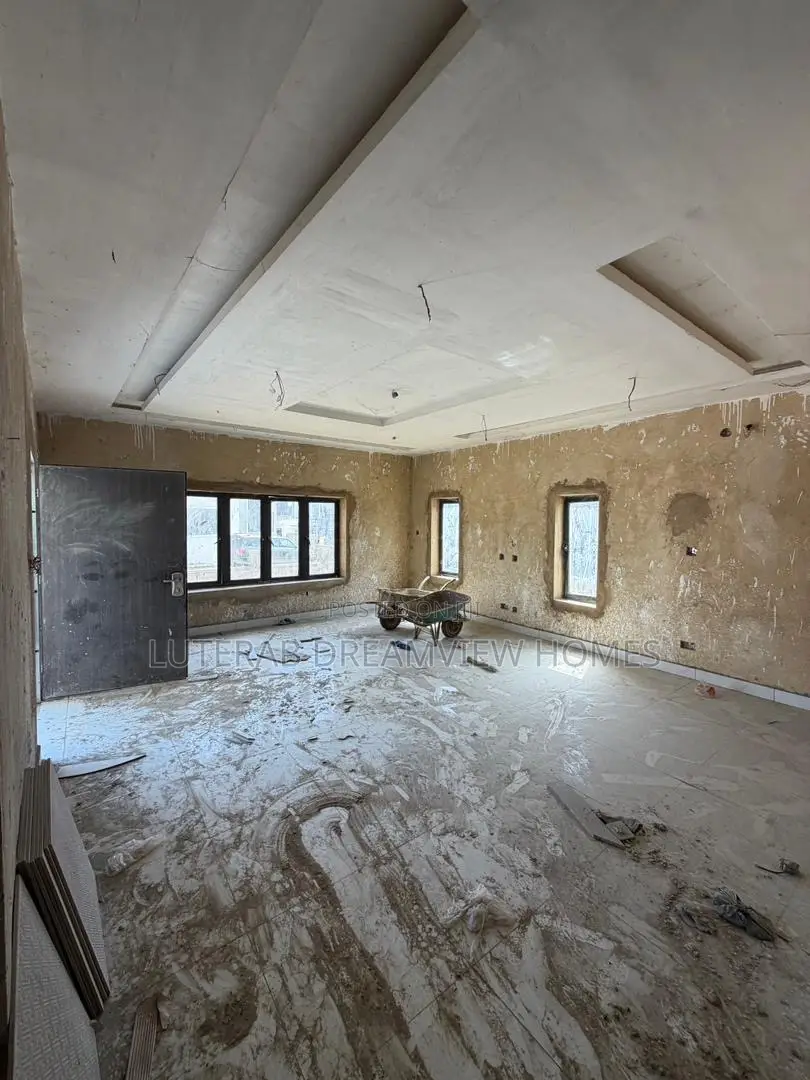 5bdrm Duplex in Durumi for sale