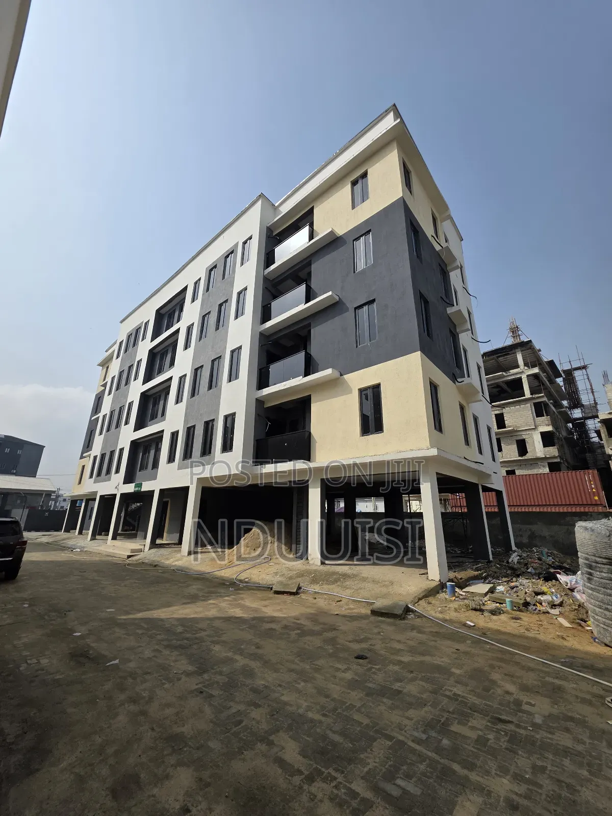 3bdrm Apartment in Lekki Phase 1 for sale
