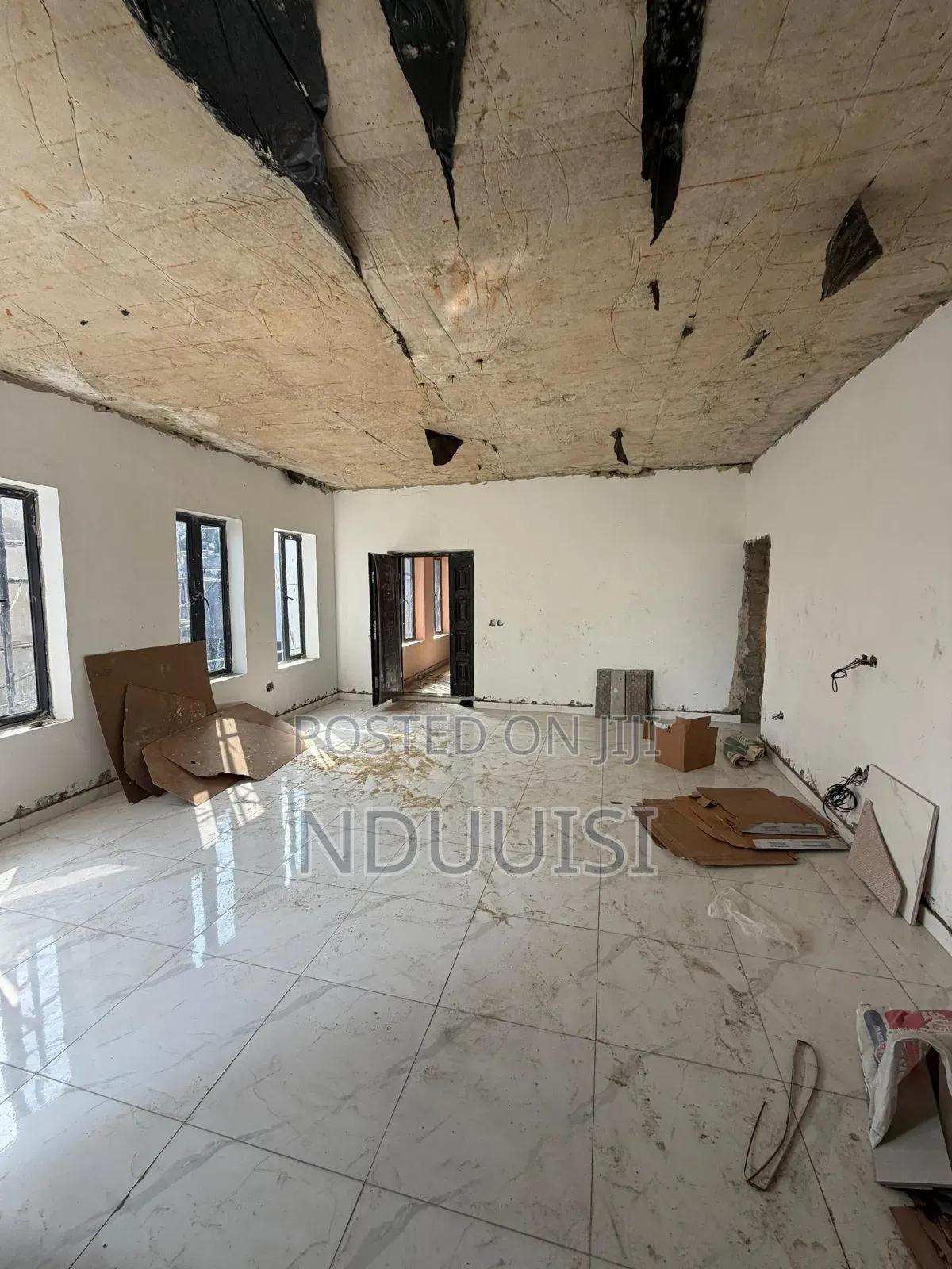 3bdrm Apartment in Lekki Phase 1 for sale