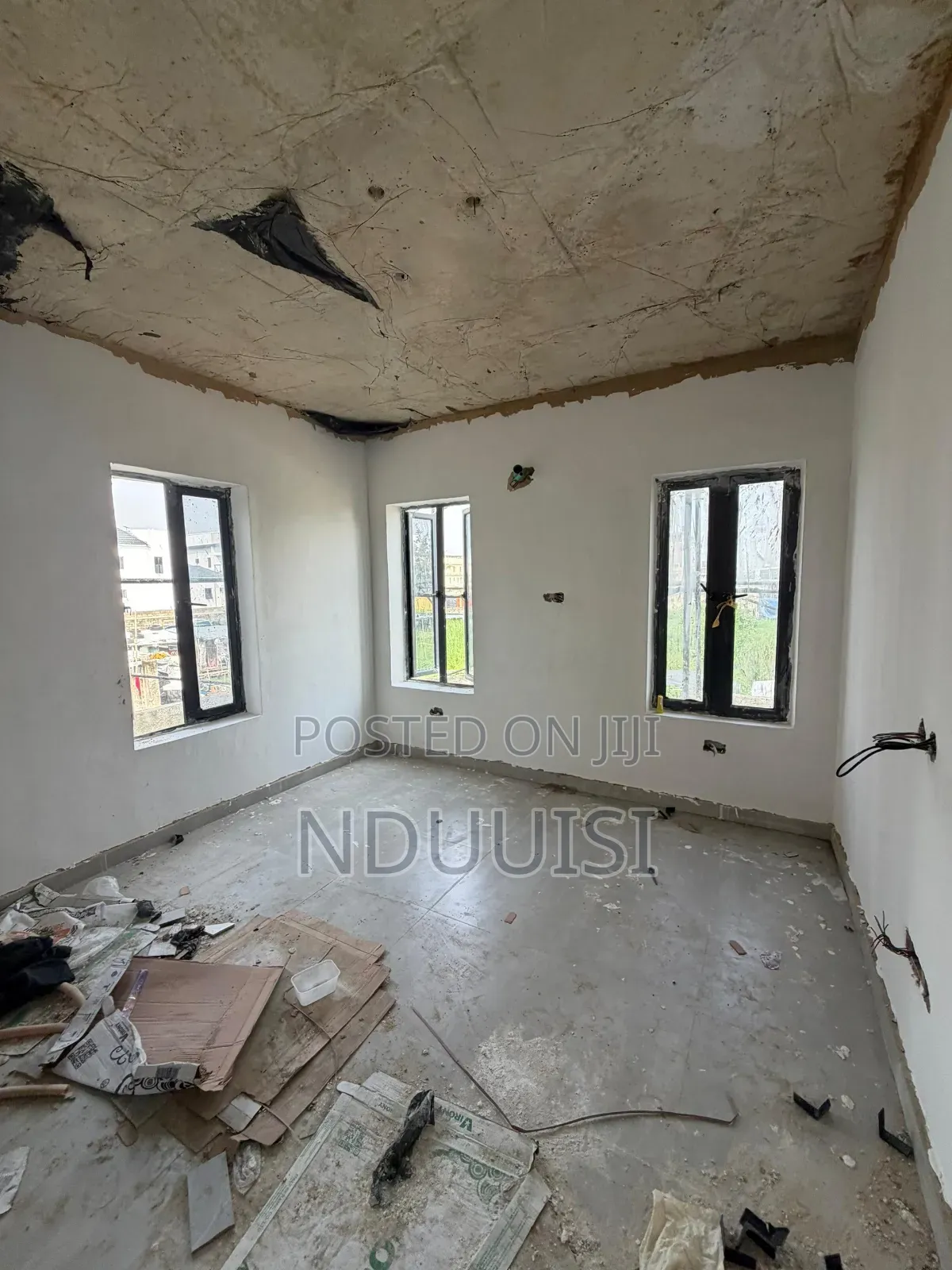 3bdrm Apartment in Lekki Phase 1 for sale