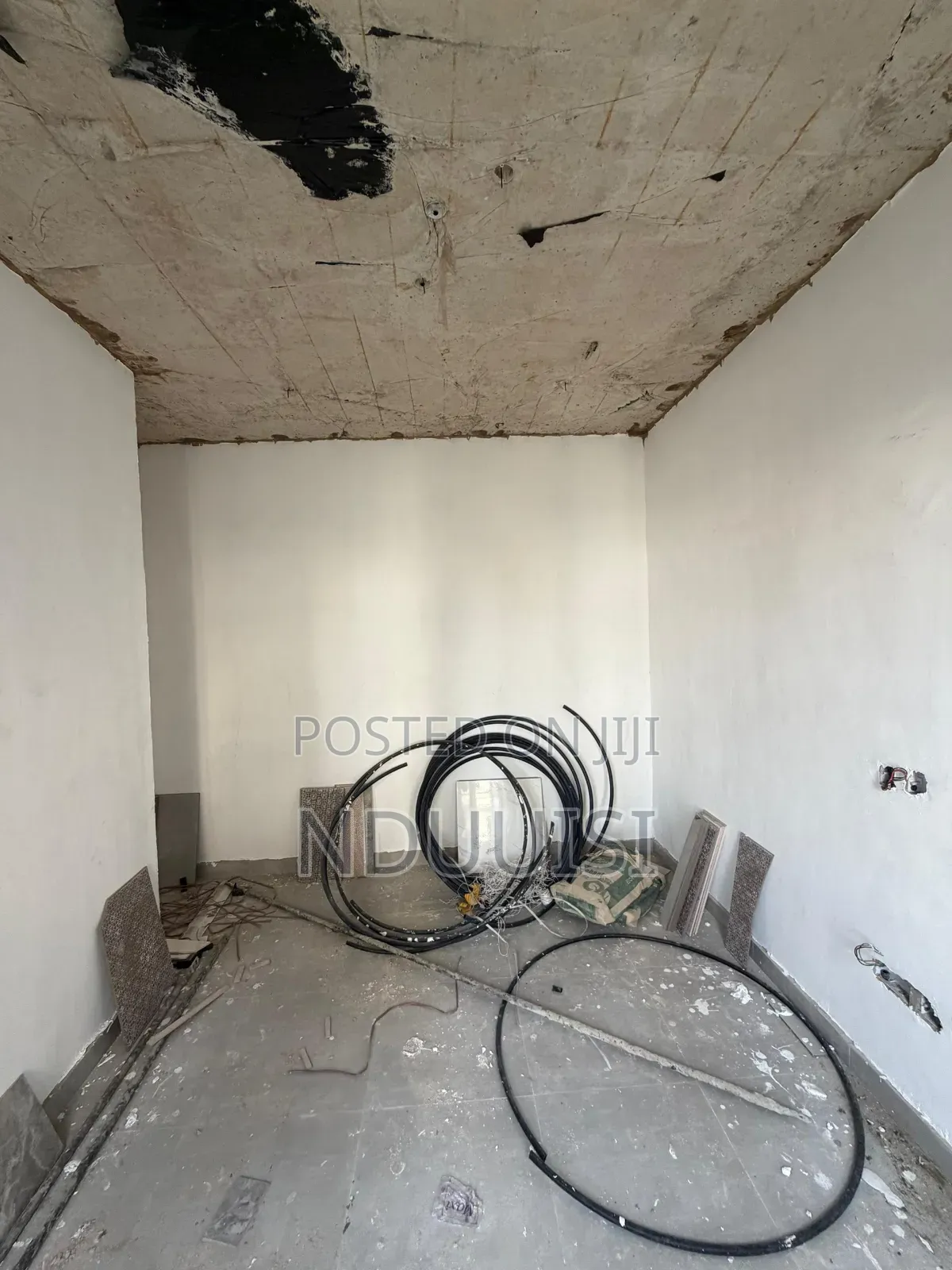 3bdrm Apartment in Lekki Phase 1 for sale