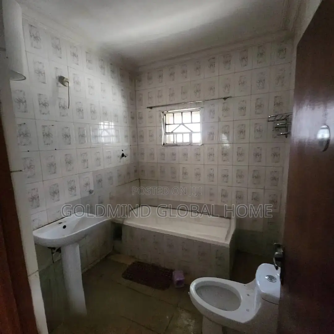 5bdrm Bungalow in Mbora for sale