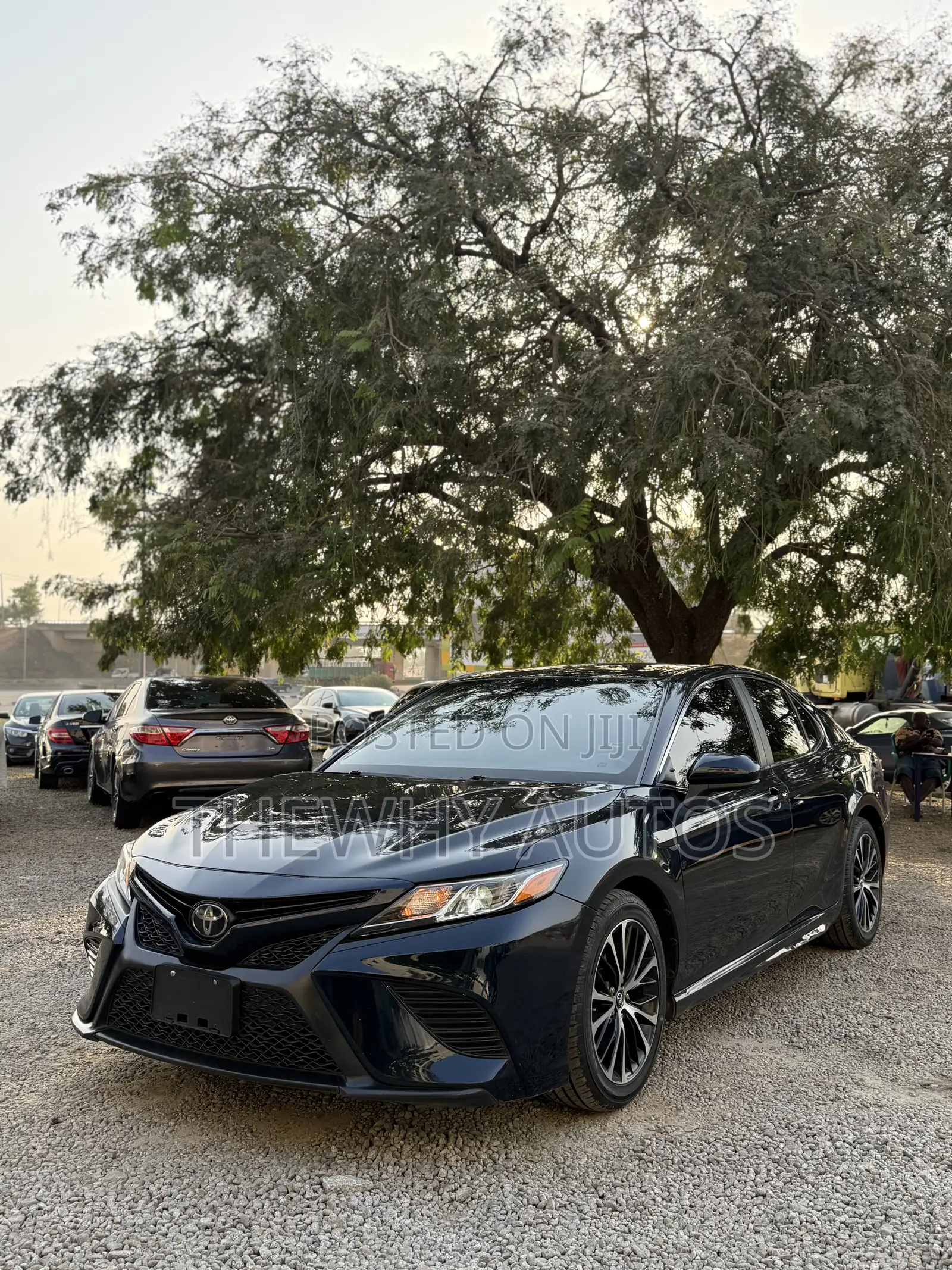 Toyota Camry SE FWD (2.5L 4cyl 8AM) 2018 Blue