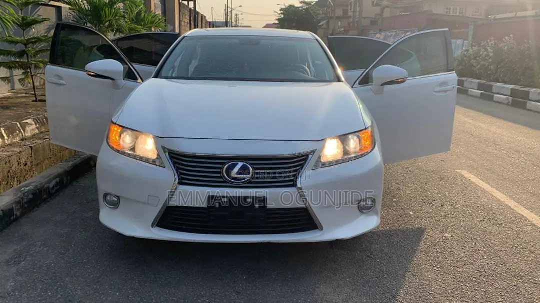 Lexus ES 350 FWD 2013 White