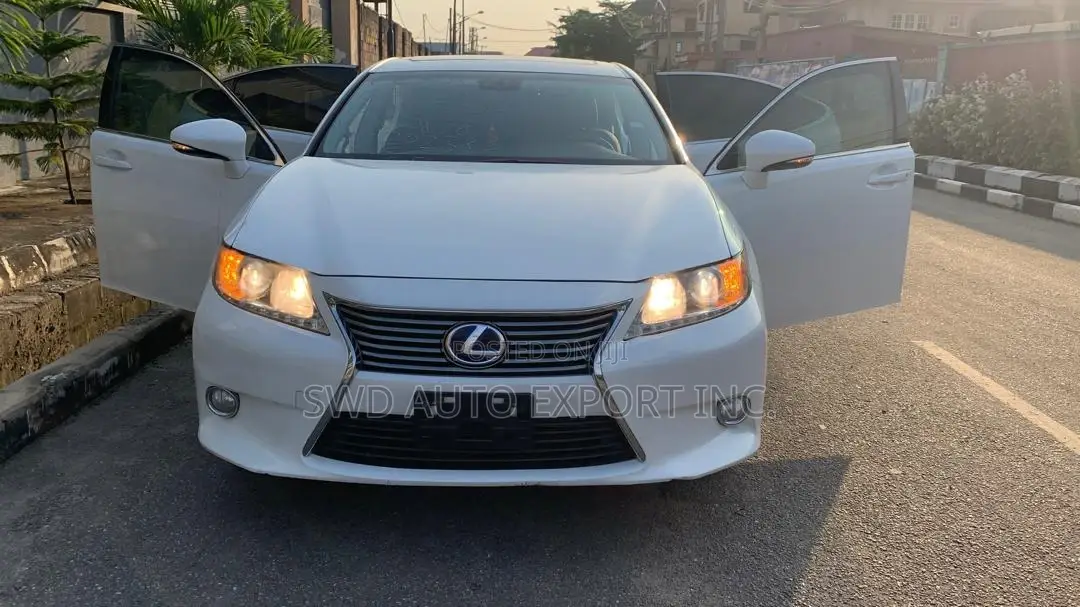 Lexus ES 350 FWD 2013 White