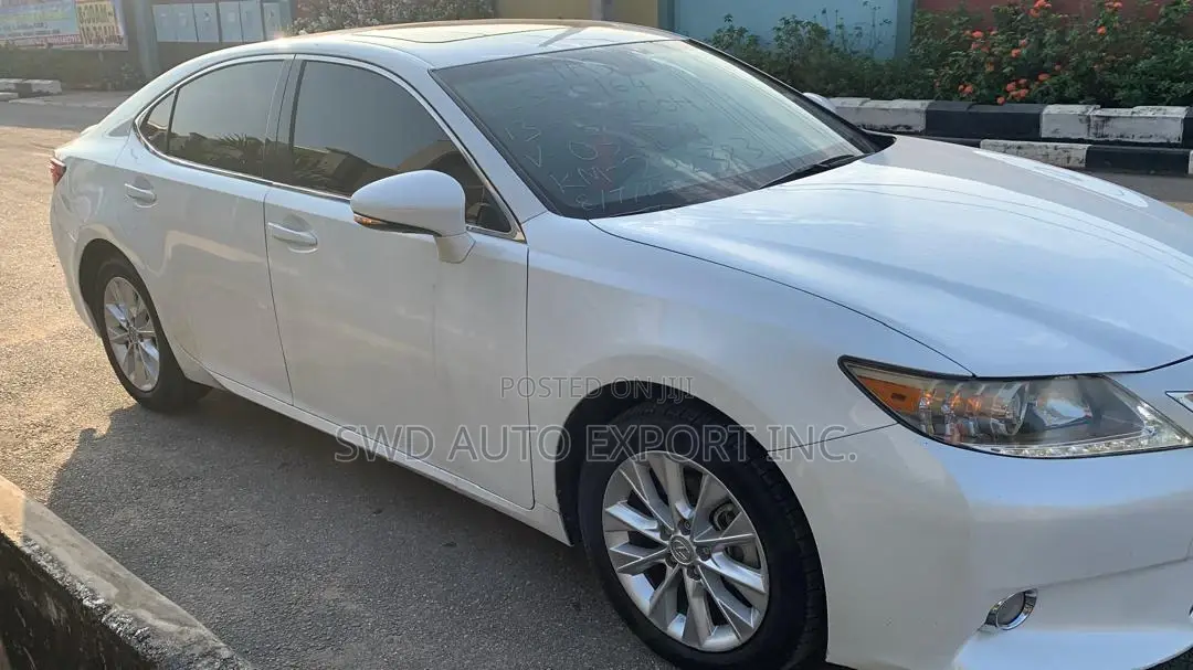 Lexus ES 350 FWD 2013 White