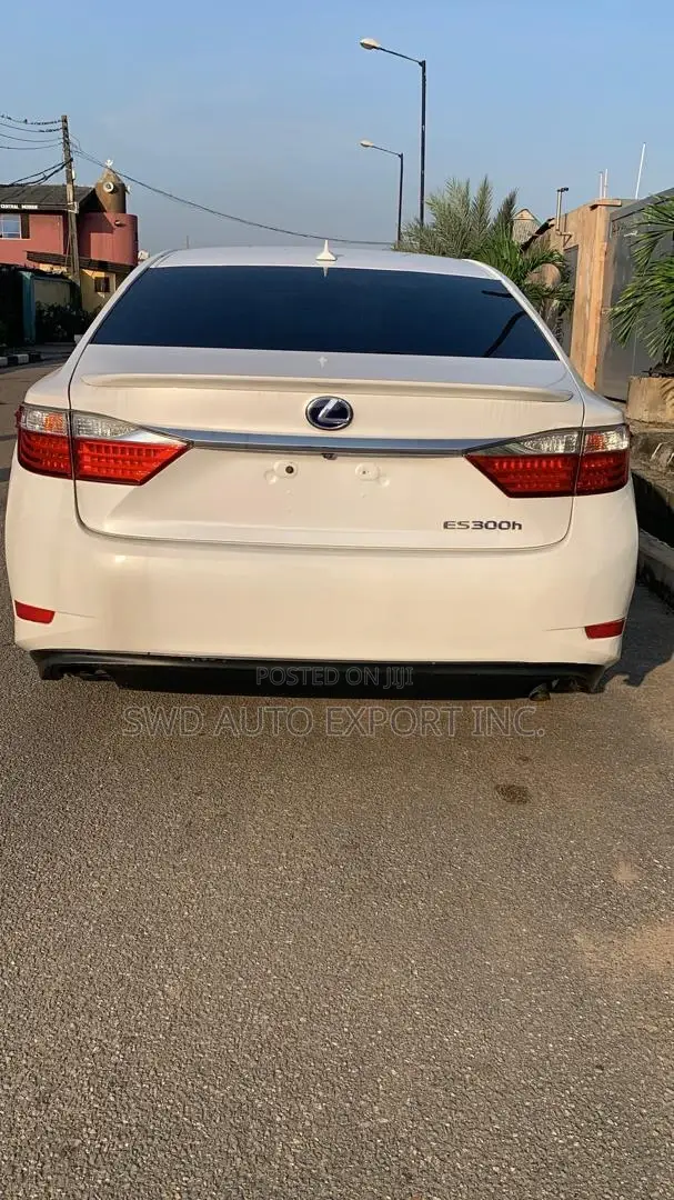 Lexus ES 350 FWD 2013 White