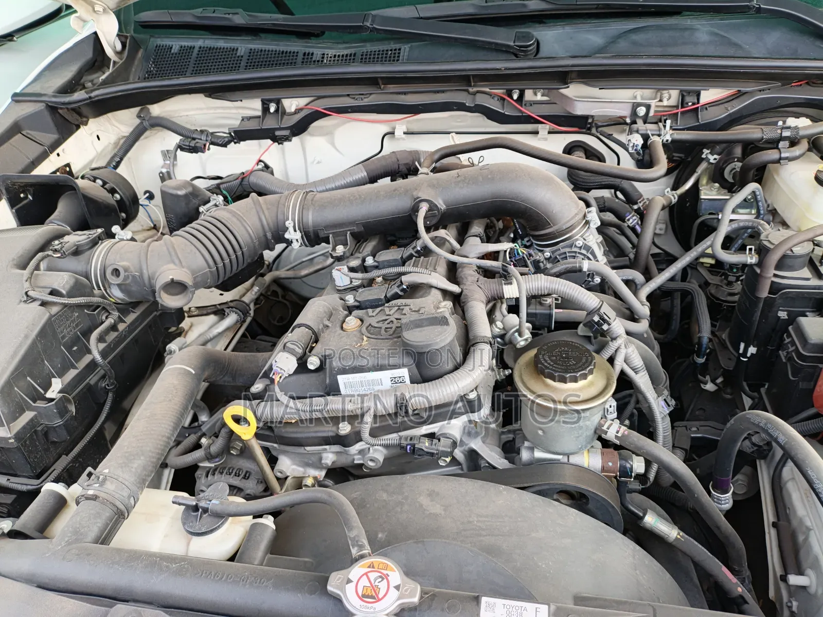 Toyota Hilux 2023 White