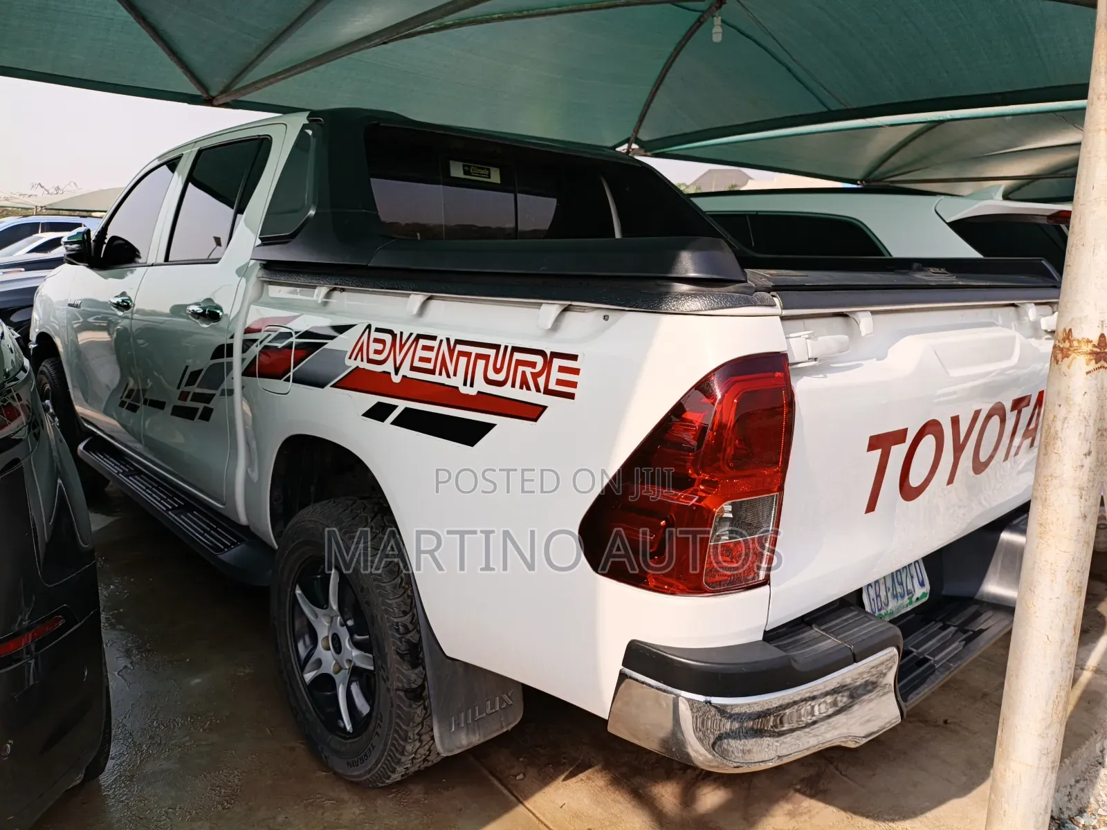Toyota Hilux 2023 White