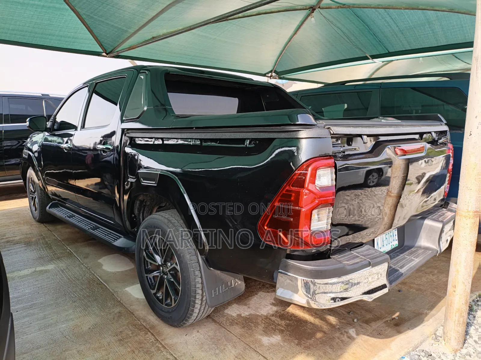 Toyota Hilux 2013 Black