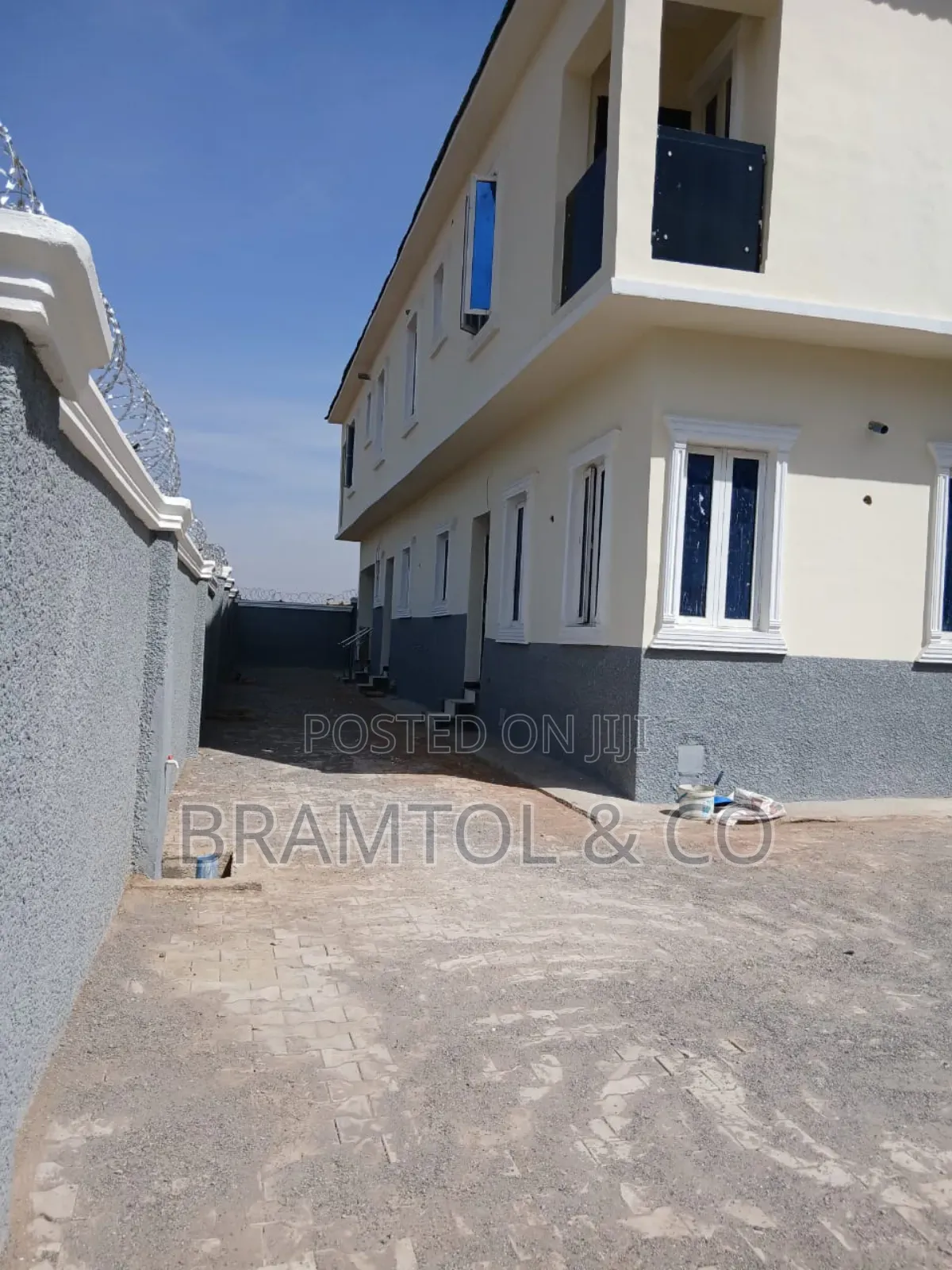 2bdrm Duplex in Apo District for rent
