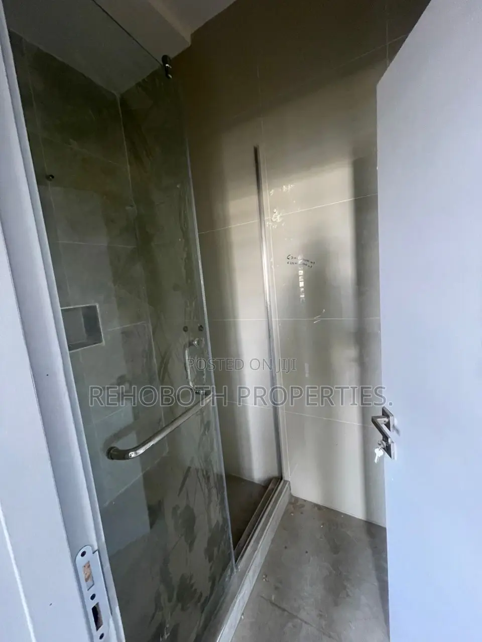 4bdrm Duplex in Jericho for rent