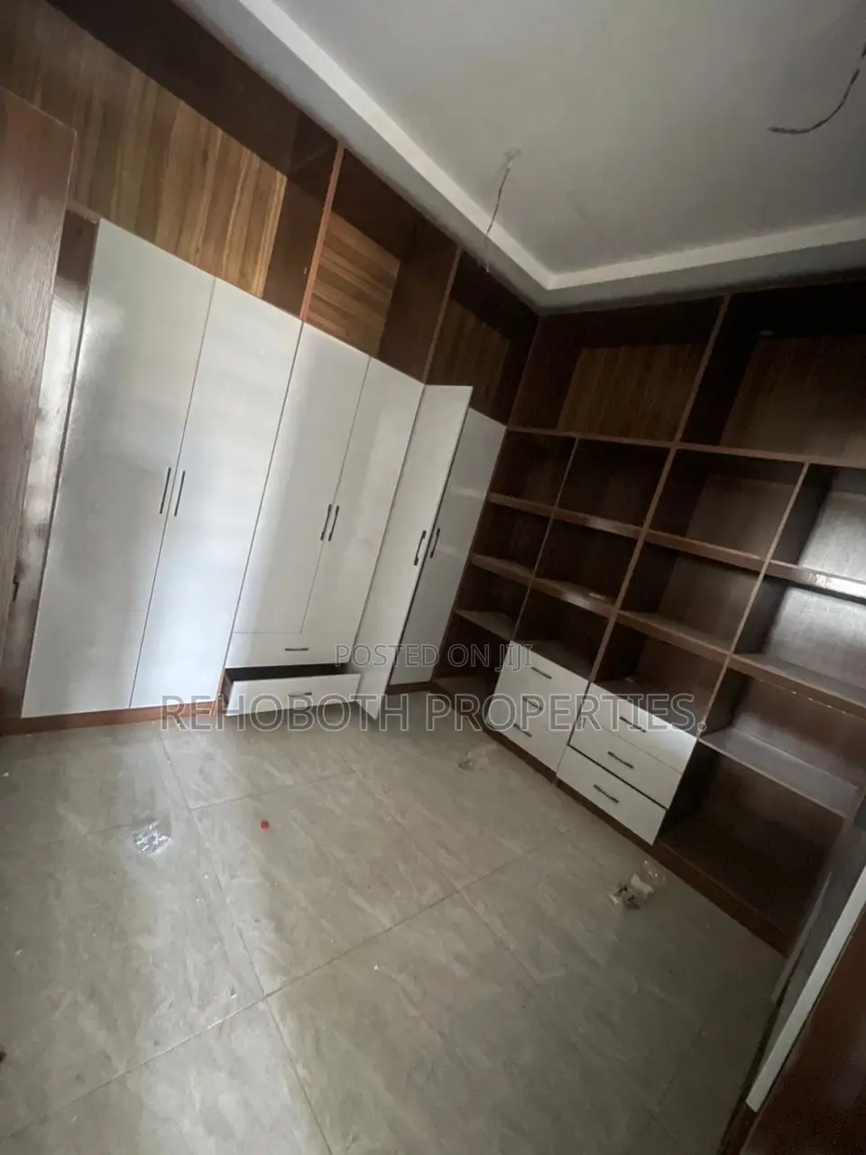 4bdrm Duplex in Jericho for rent