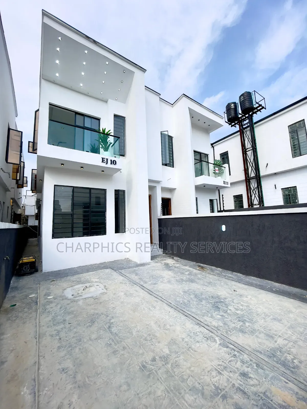 4bdrm Duplex in Ikota for sale