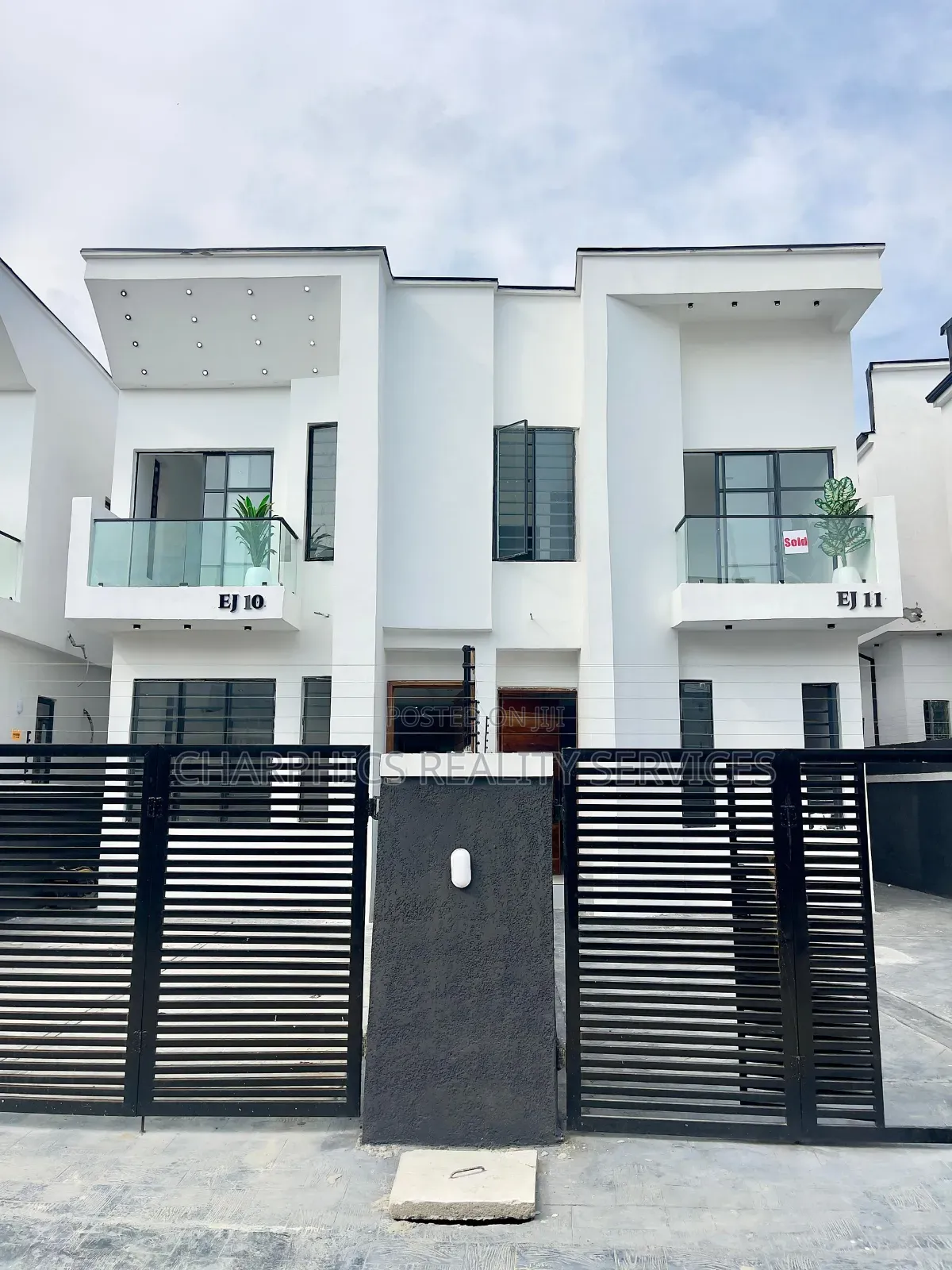 4bdrm Duplex in Ikota for sale