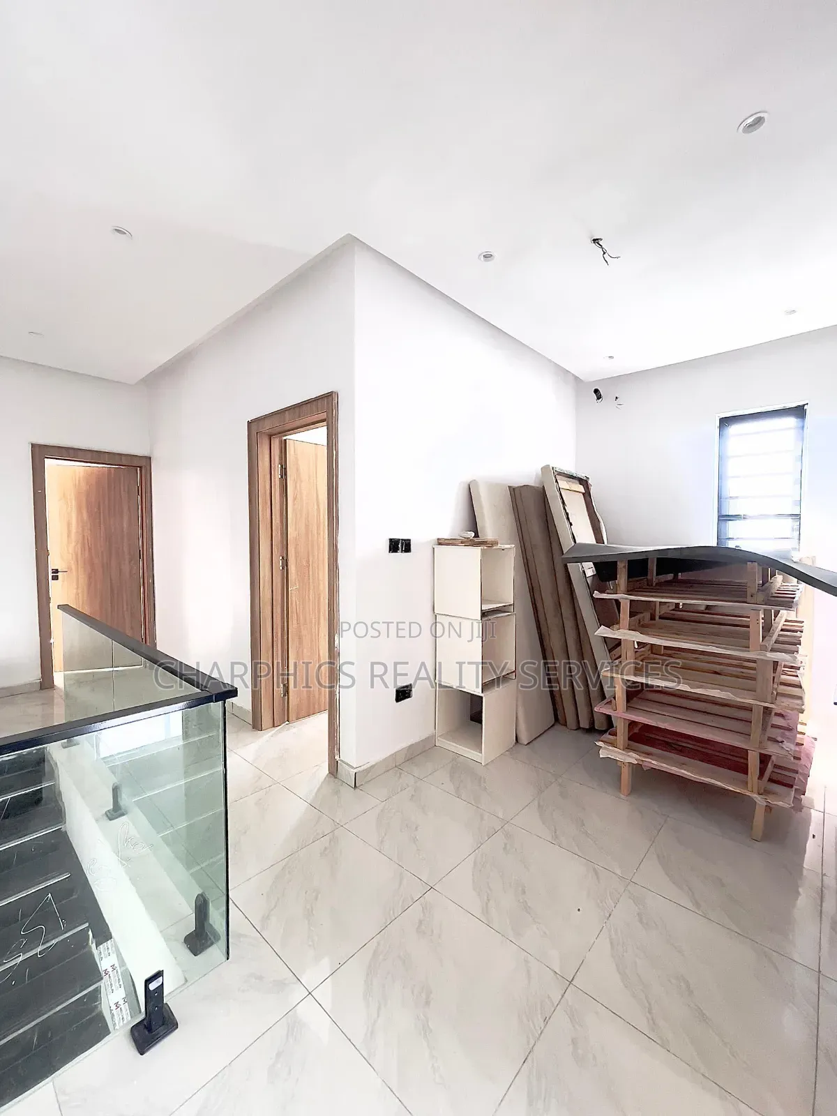 4bdrm Duplex in Chevron for sale