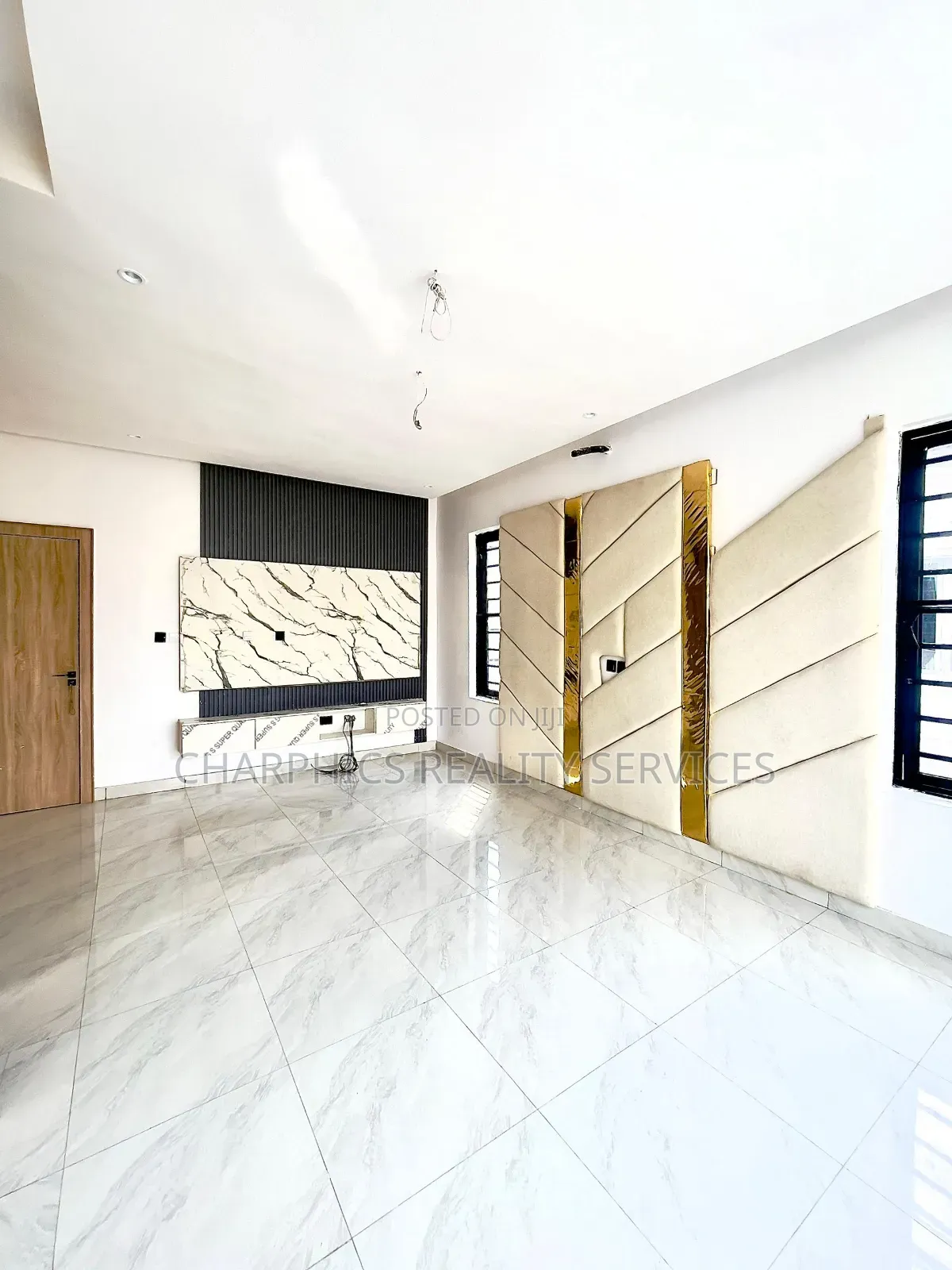 4bdrm Duplex in Chevron for sale