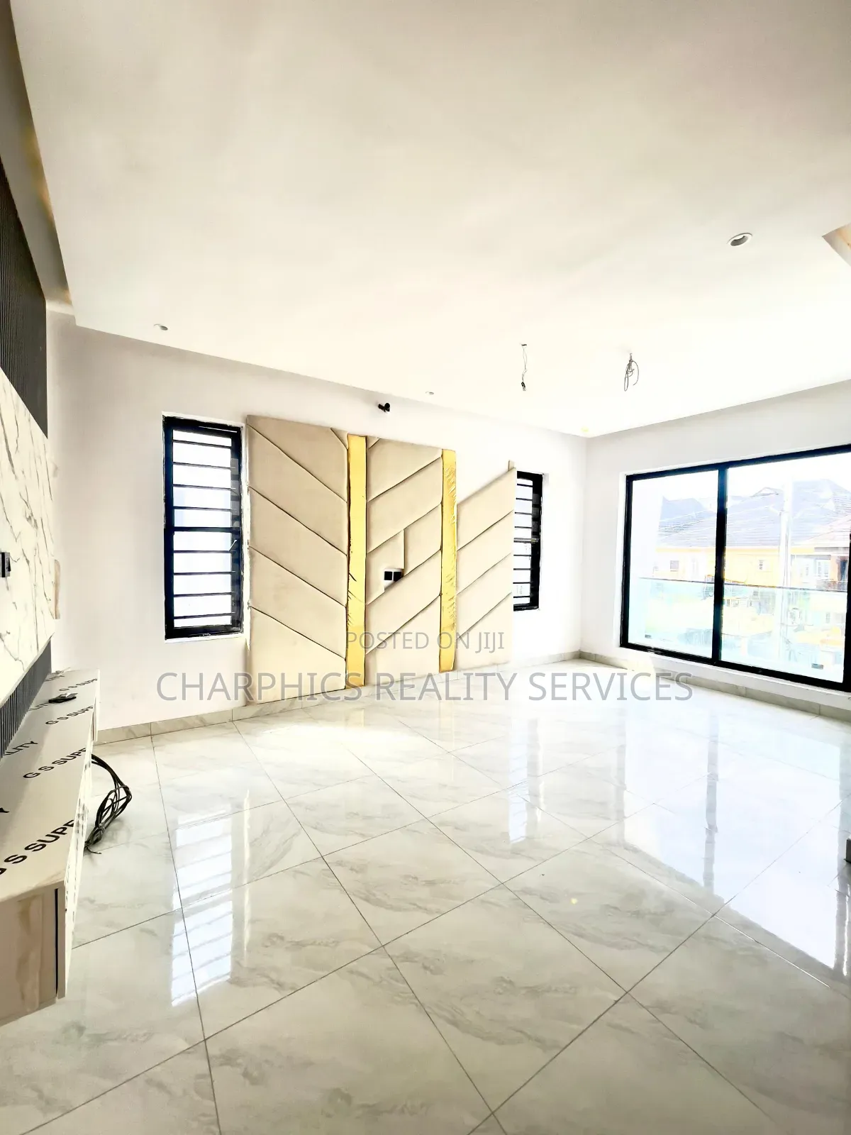 4bdrm Duplex in Chevron for sale