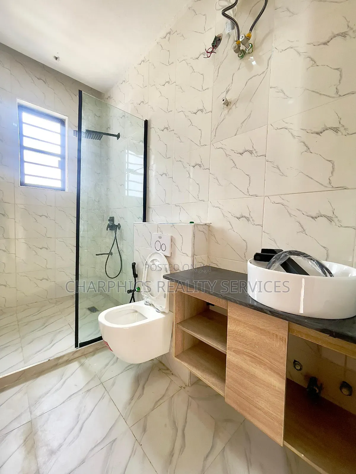 4bdrm Duplex in Chevron for sale