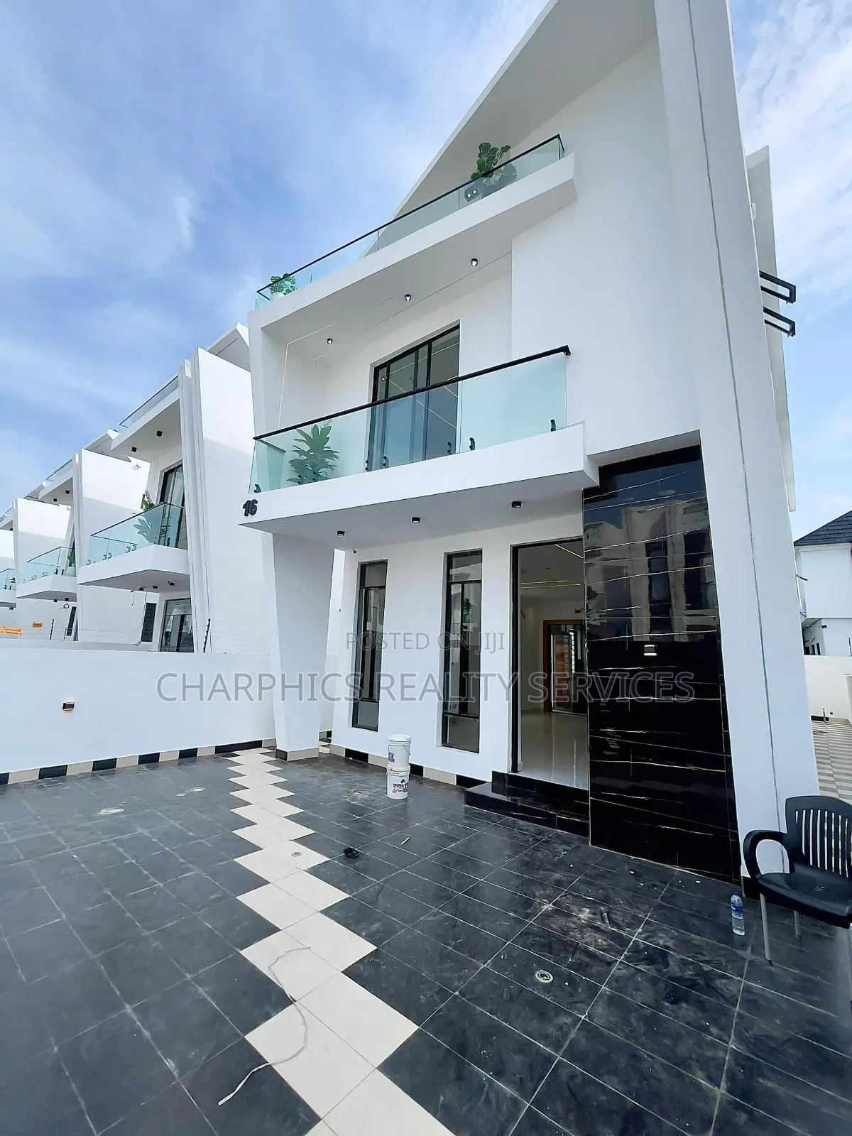4bdrm Duplex in Lekki Phase 2 for sale