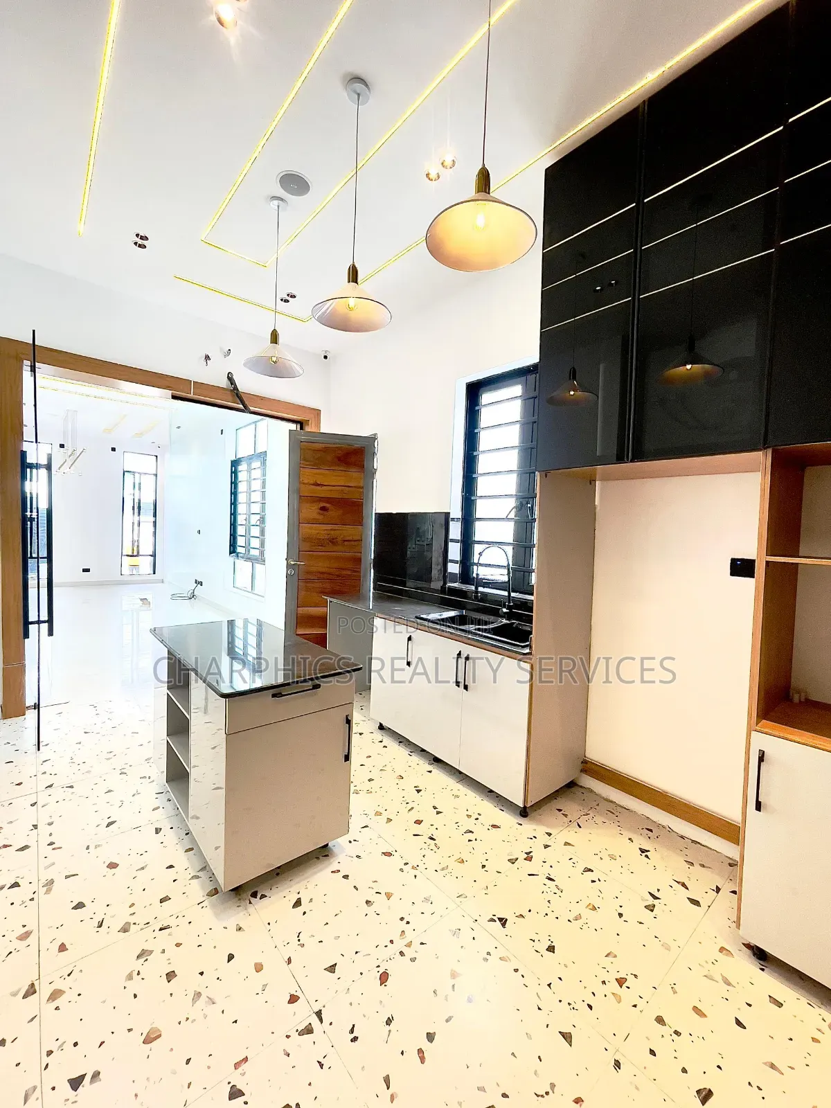 4bdrm Duplex in Lekki Phase 2 for sale