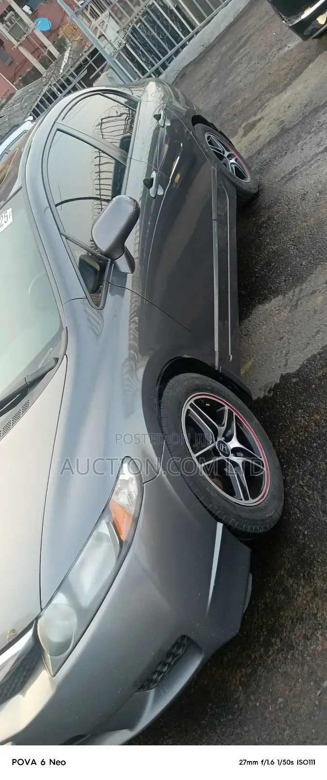 Honda Civic 1.8 5 Door Automatic 2010 Gray