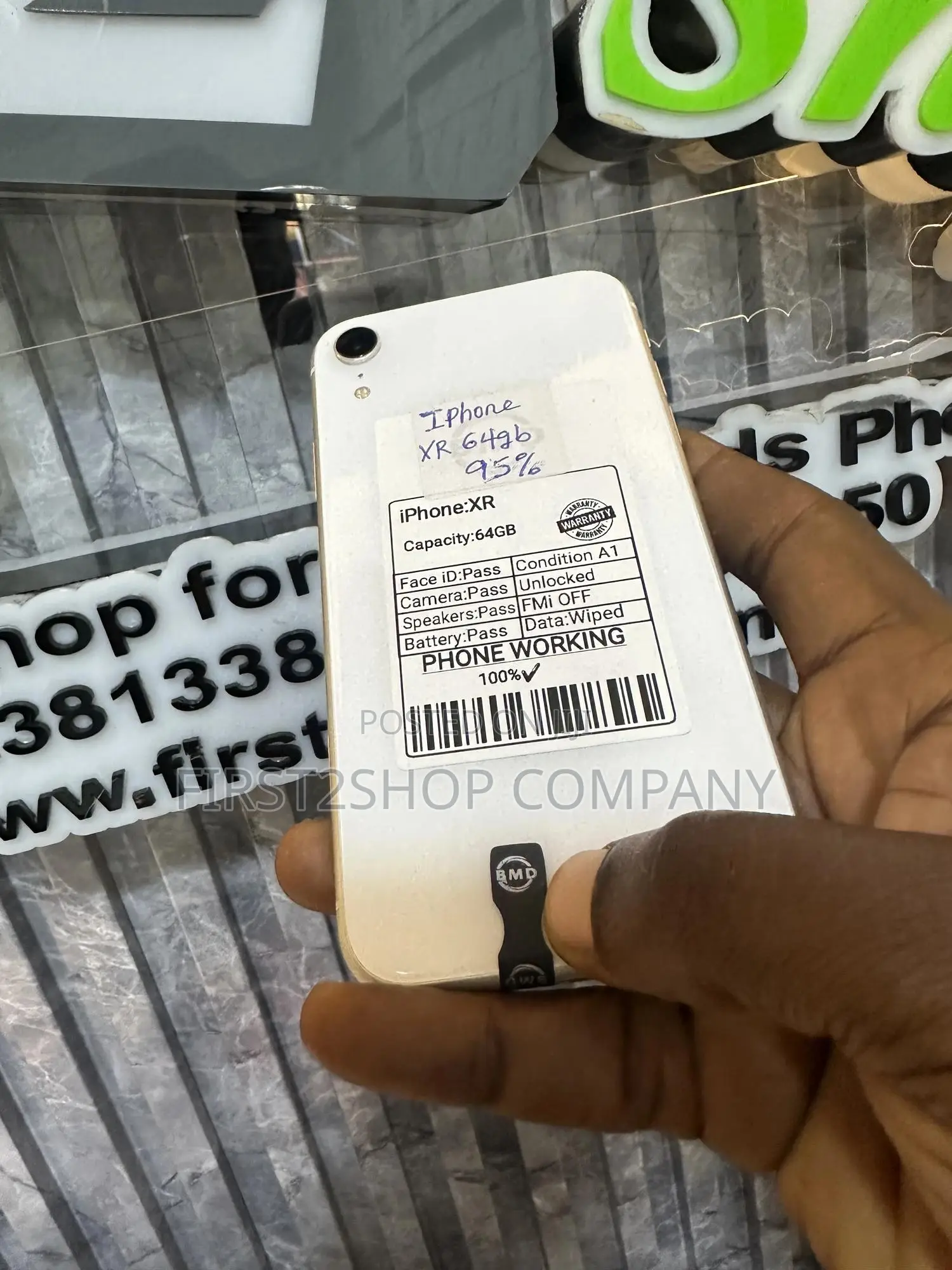 Apple iPhone XR 64 GB White