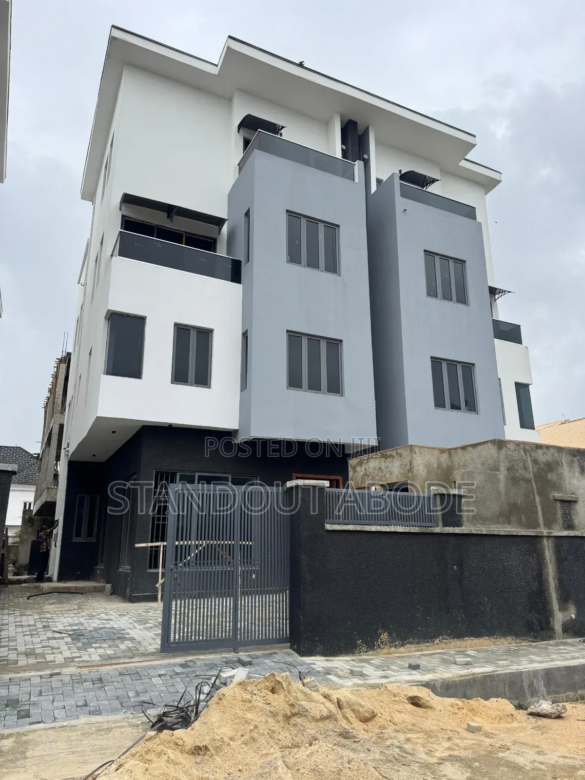 5bdrm Duplex in Inside An Estate, Ikate-Elegushi for sale