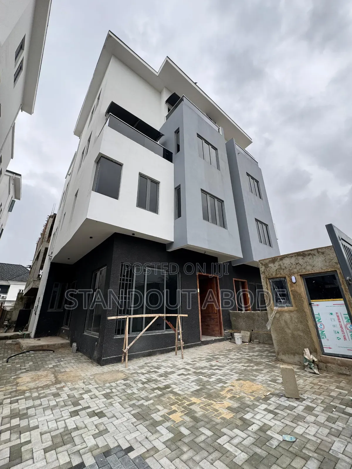 5bdrm Duplex in Inside An Estate, Ikate-Elegushi for sale