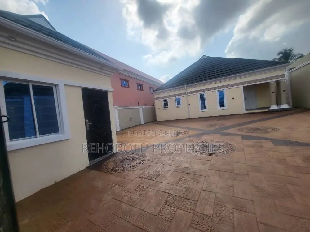 4bdrm Bungalow in Olusetan Estate, Akala Express for sale