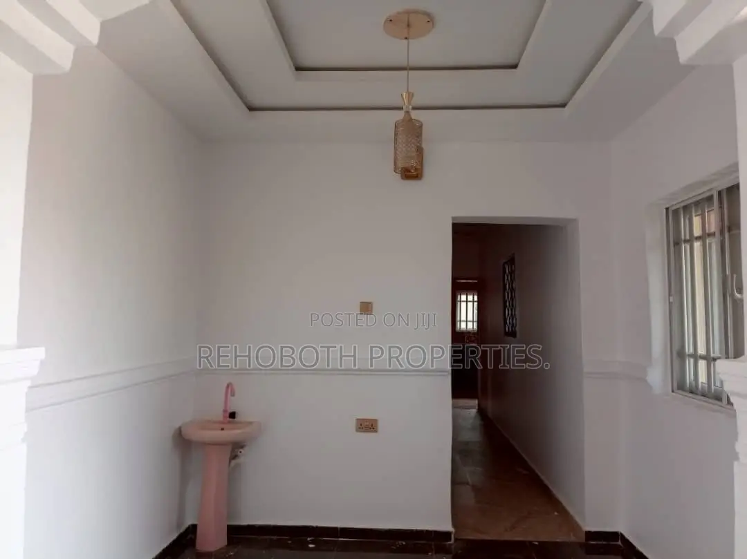 2bdrm Apartment in Akoto Estate Elebu, Akala Express for rent