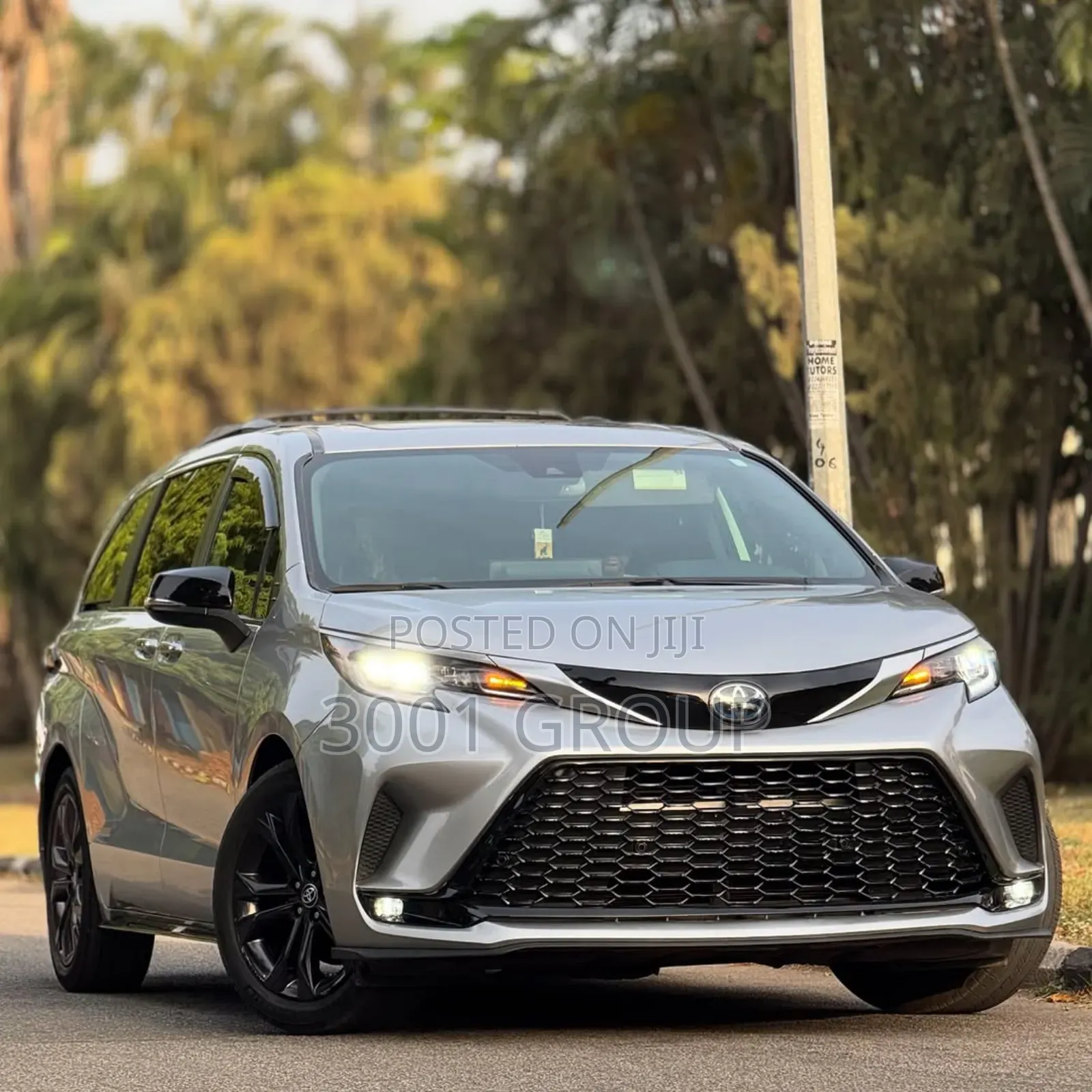 Toyota Sienna XSE AWD 7-Passenger 2023 Gray