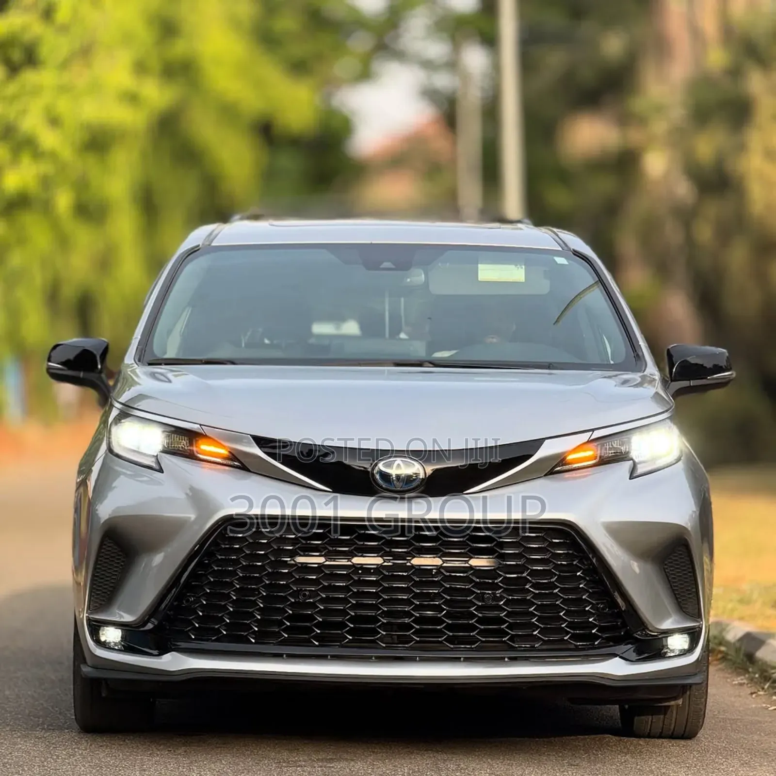 Toyota Sienna XSE AWD 7-Passenger 2023 Gray