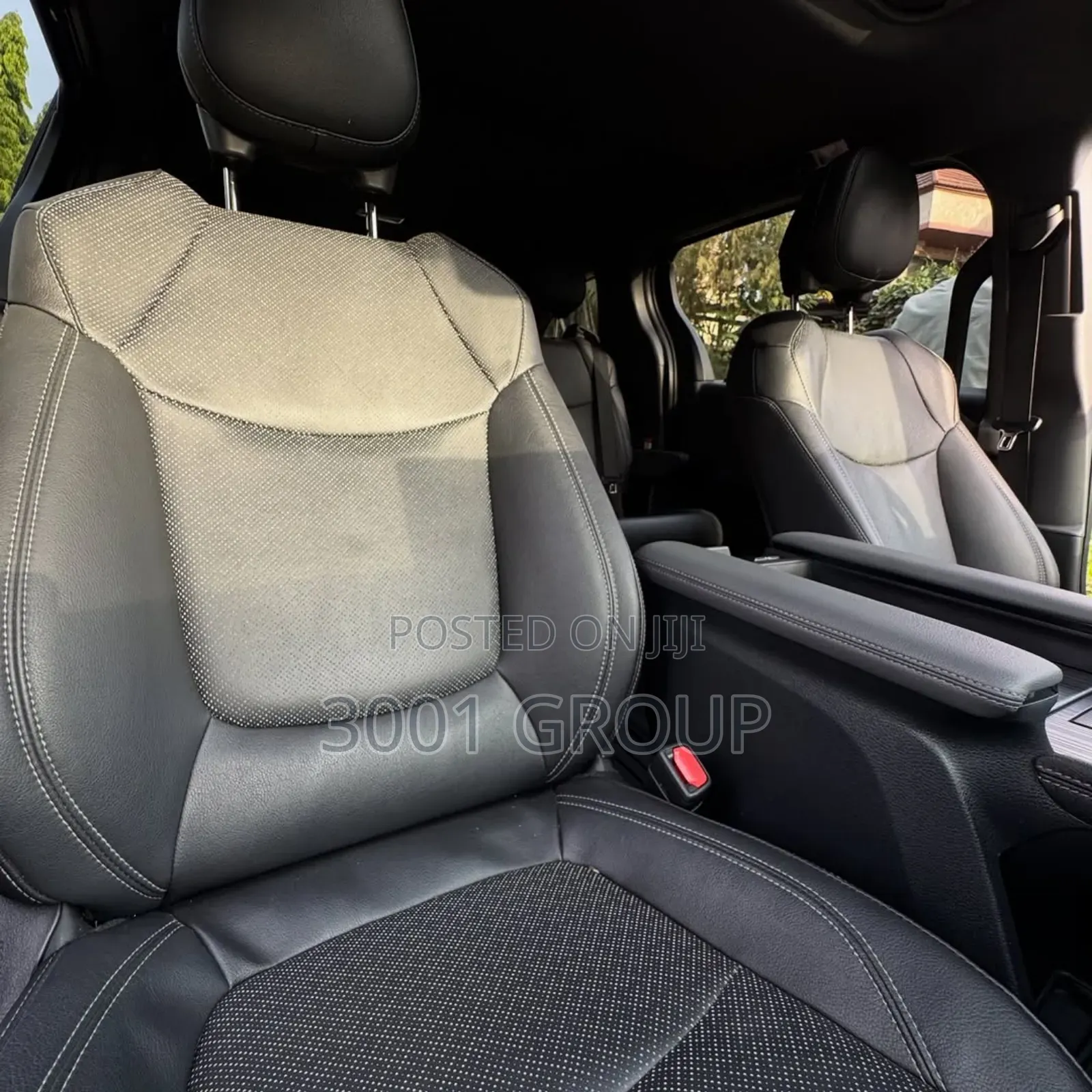 Toyota Sienna XSE AWD 7-Passenger 2023 Gray