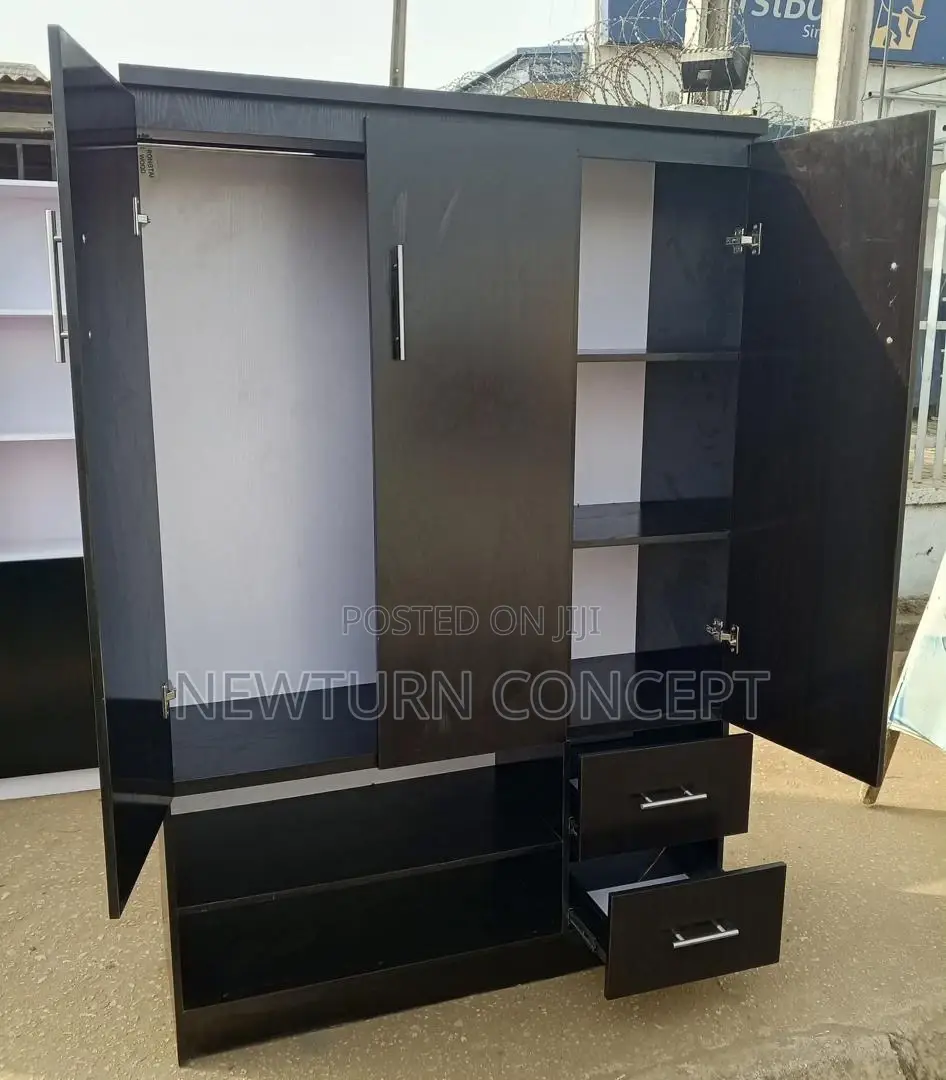 Quality HDF 3 Doors Wardrobe With Shoes Rack