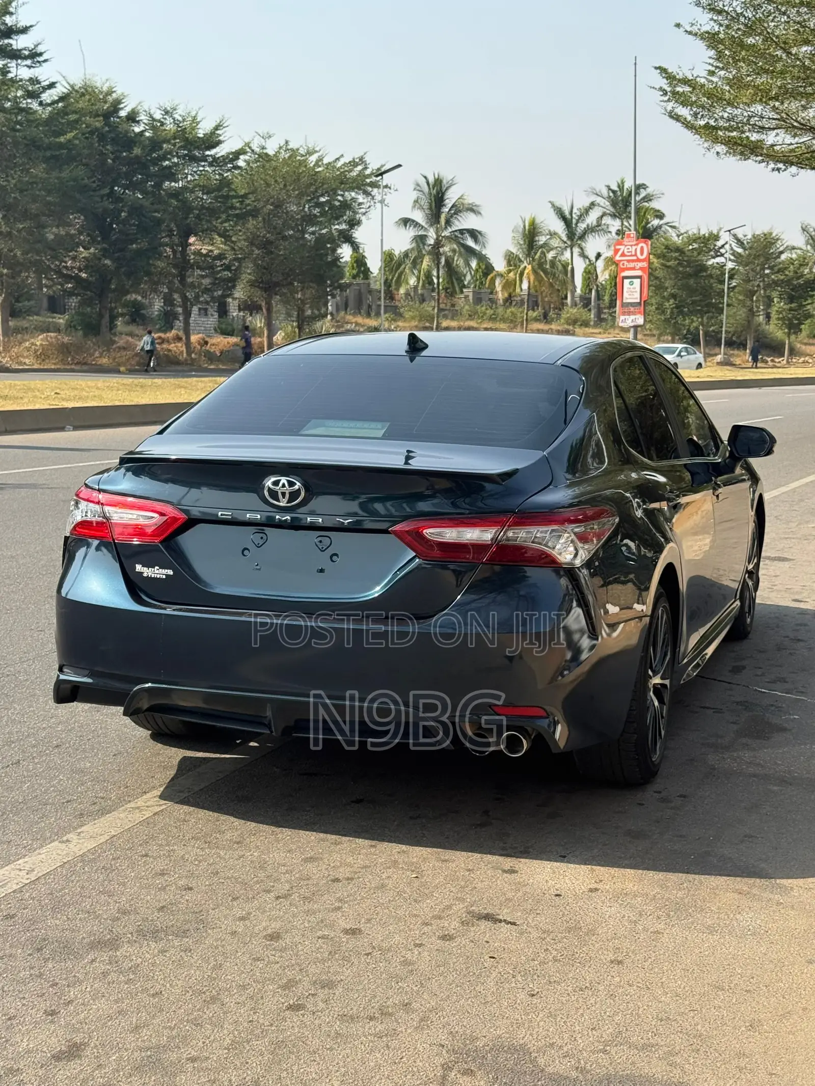 Toyota Camry SE (2.5L 4cyl 8A) 2019 Blue