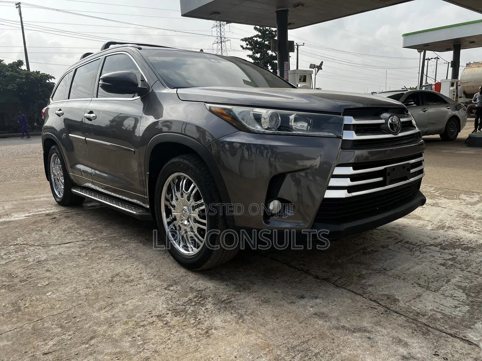Toyota Highlander SE 4x4 V6 (3.5L 6cyl 8A) 2017 Gray