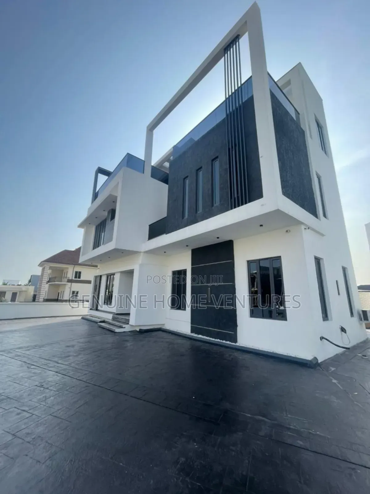 5bdrm Duplex in Osapa London for sale