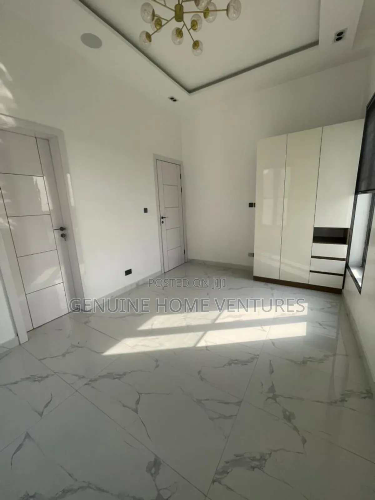 5bdrm Duplex in Osapa London for sale