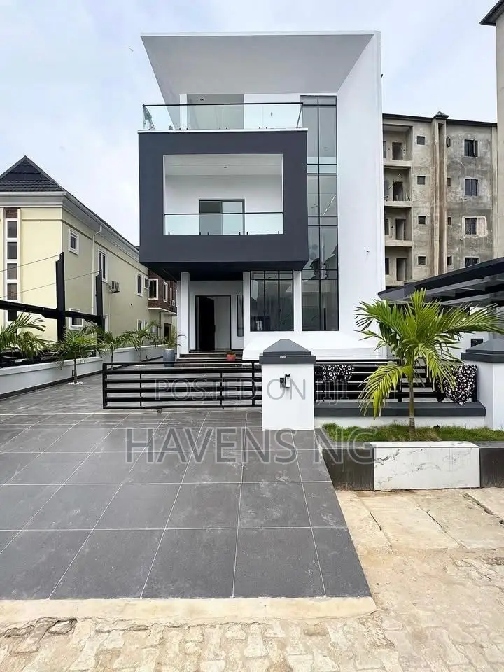 5bdrm Duplex in Lekki Phase 1 for sale