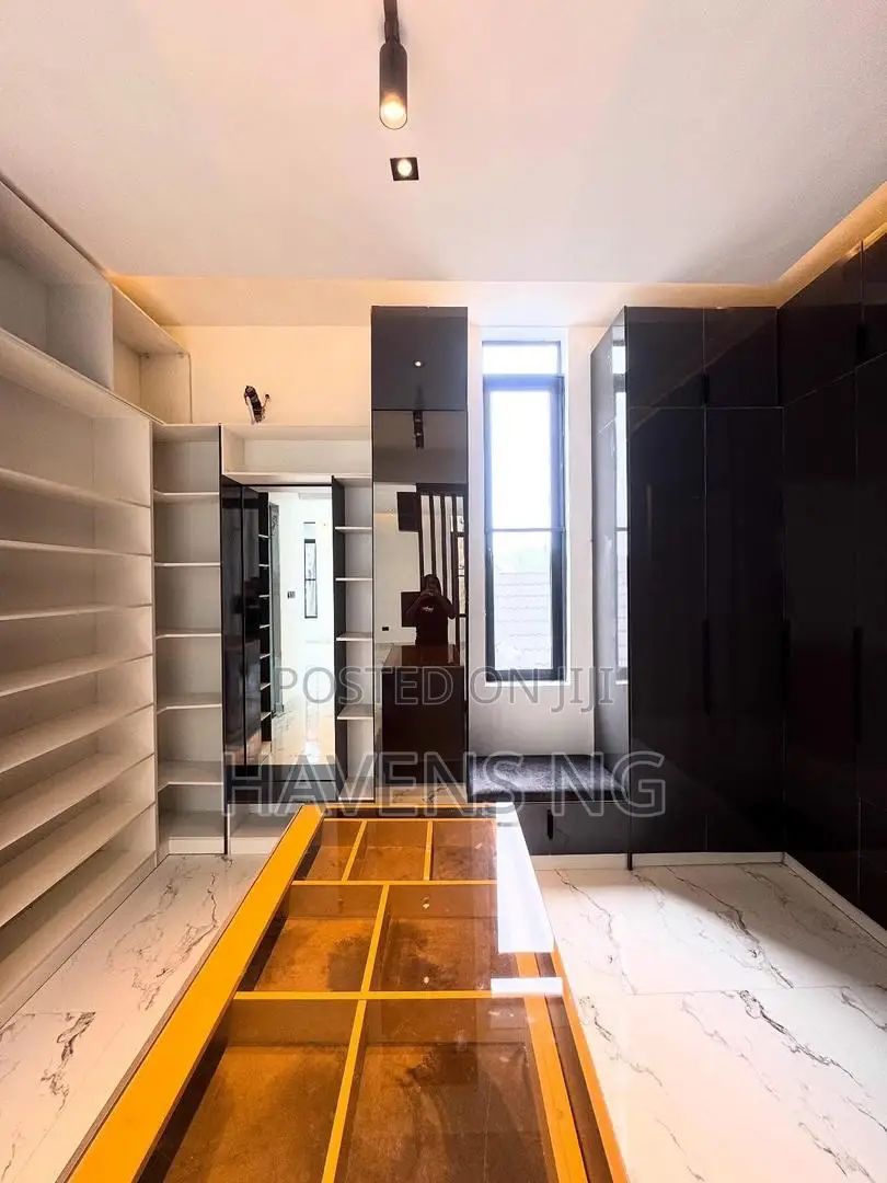 5bdrm Duplex in Lekki Phase 1 for sale