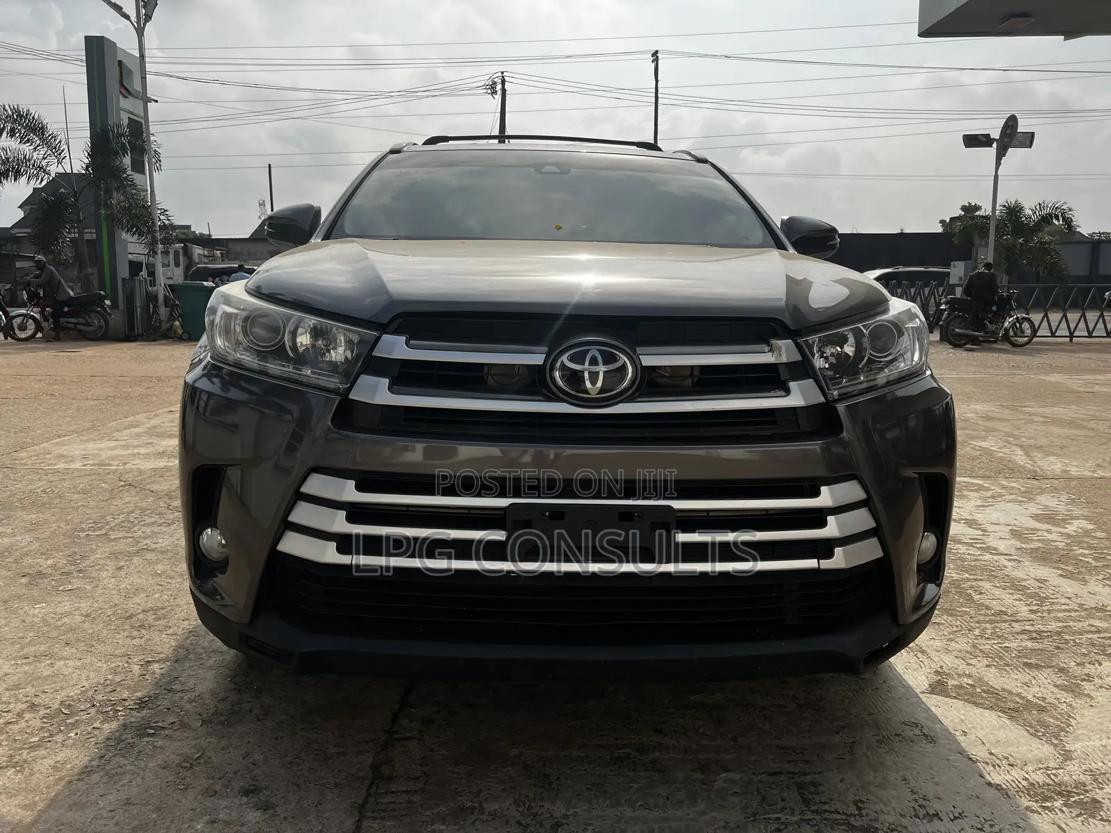 Toyota Highlander SE 4x4 V6 (3.5L 6cyl 8A) 2017 Gray
