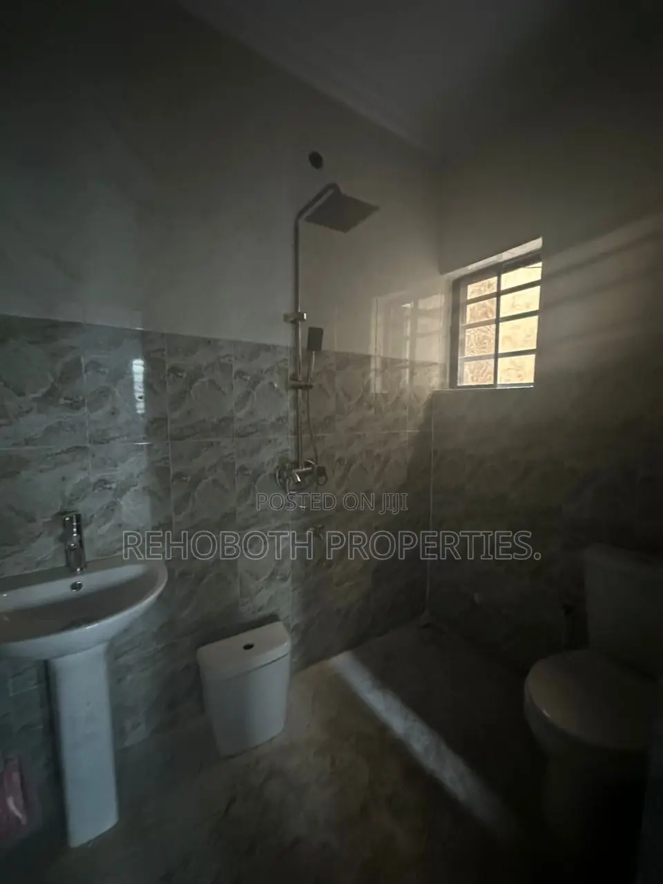 2bdrm Apartment in Beside Hebron Court, Idishin for rent